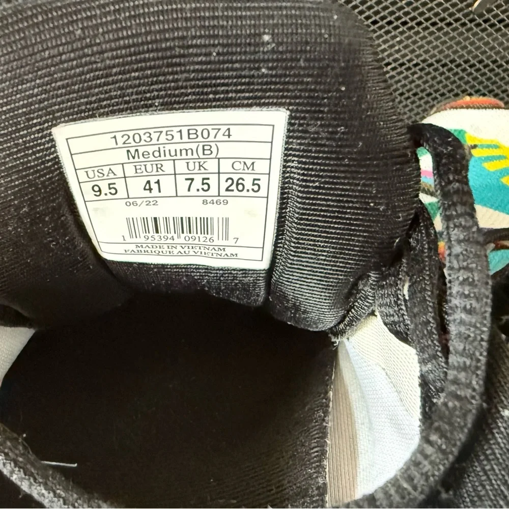 Brooks Colorful Athletic Shoes - Picture 7 of 11